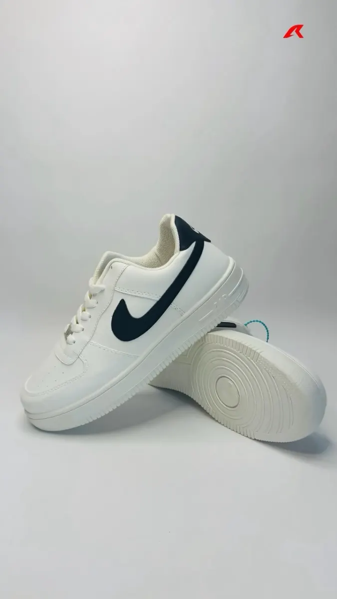 Classic Ni*ke Court Low Sneakers