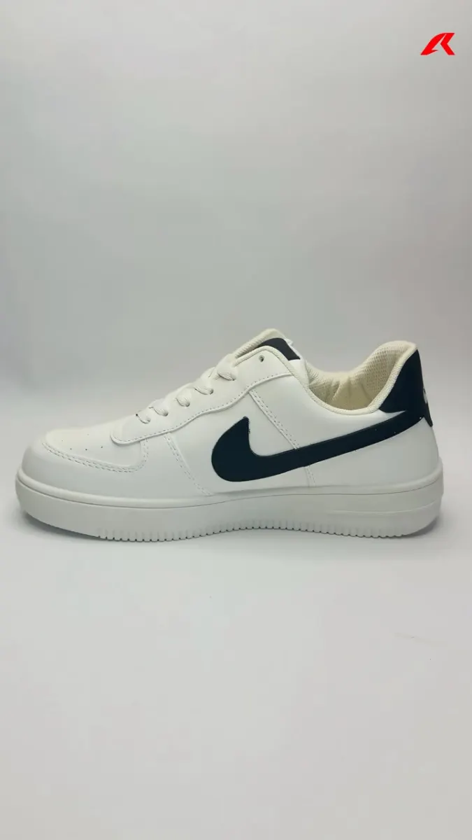 Classic Ni*ke Court Low Sneakers