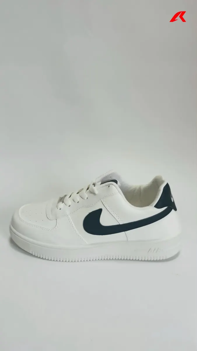 Classic Ni*ke Court Low Sneakers