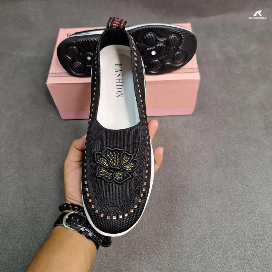 Velvetra Women’s Comfort Shoe