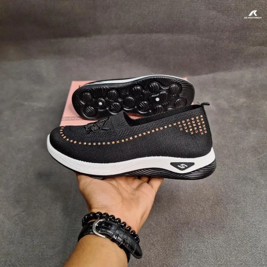 Velvetra Women’s Comfort Shoe